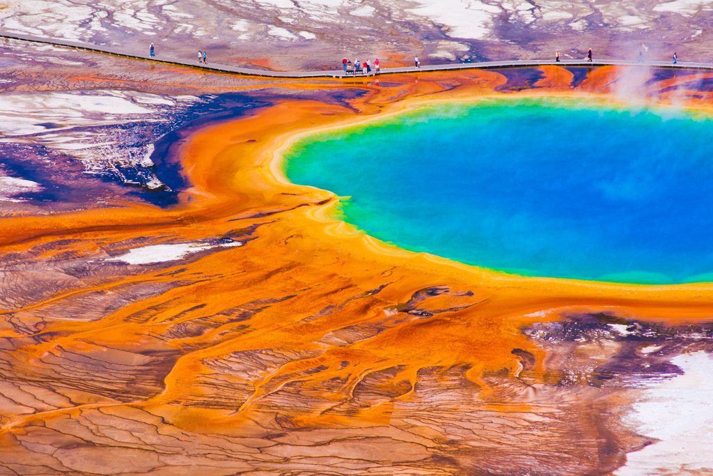 visit yellowstone national park