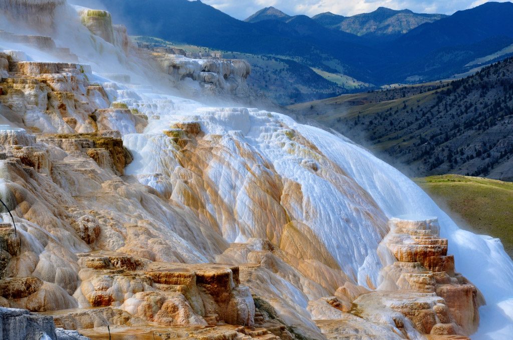 visit yellowstone national park